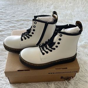 New Dr. Martens Kids' Zavala Combat Lace Up Boot Big Kid in white size 13